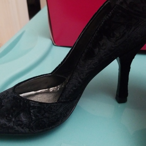 BCBGirls Katchen 3½" Heels, runs SMALL, NIB - Picture 7 of 8